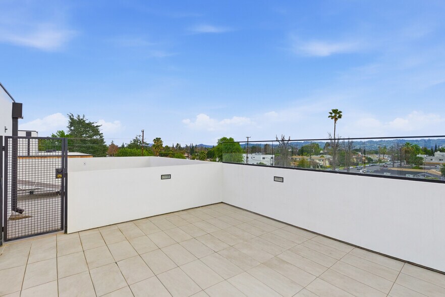 Building Photo - 5805 Kester Ave