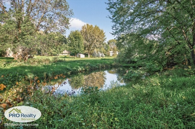 Building Photo - 4 Bedroom Home in Maple Grove