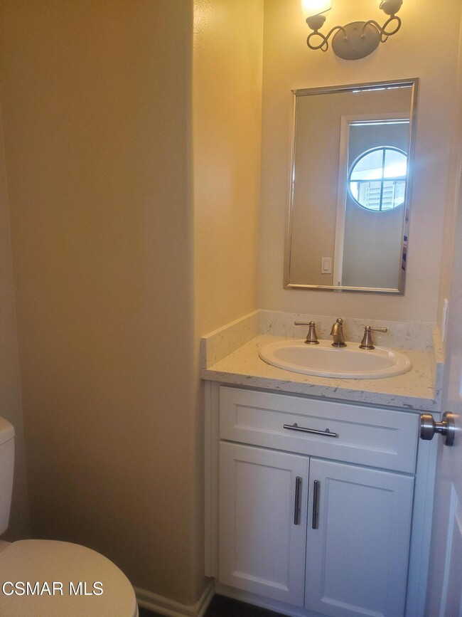 Building Photo - 4819 La Rosa Dr