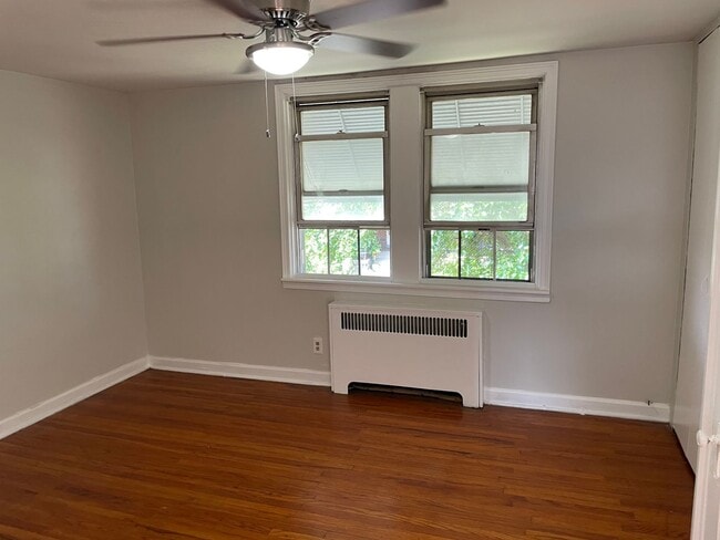 Building Photo - Charming 3-Bedroom Home in Tacony Available Now!
