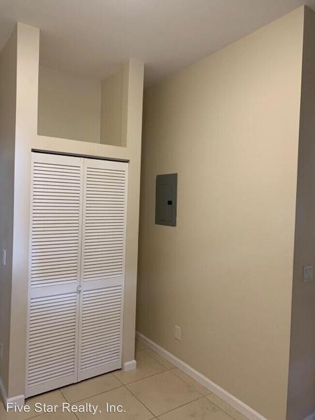 Building Photo - 1 br, 1 bath  - 1625 Liliha Street