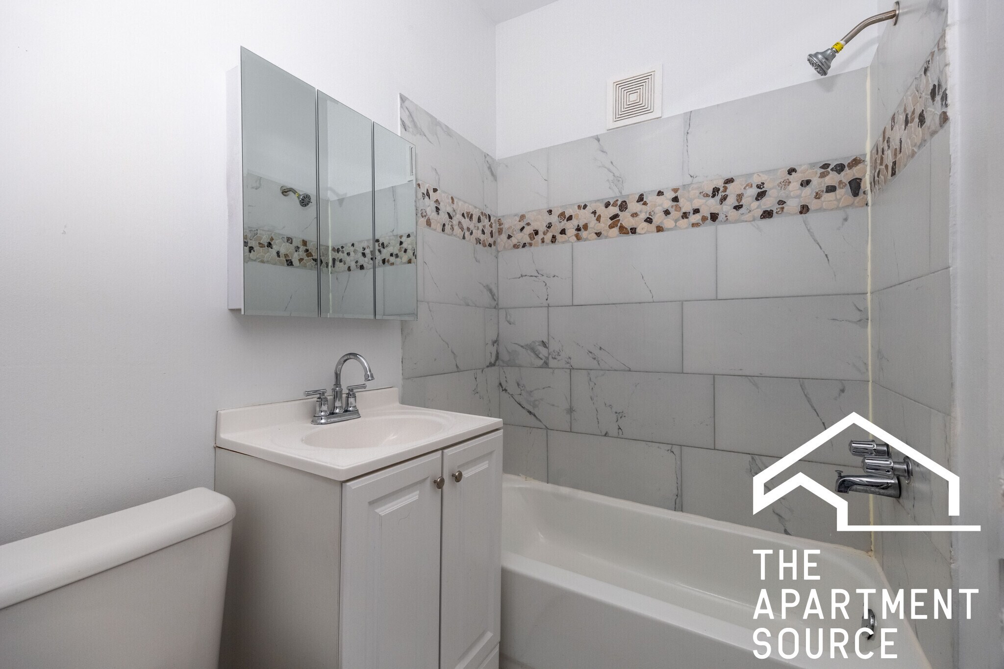 Building Photo - 1319 W Estes Ave