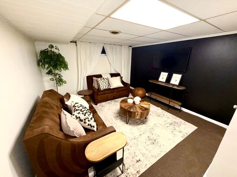 Building Photo - 6525 Kenova St