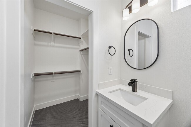 Building Photo - 2749 Redrock St