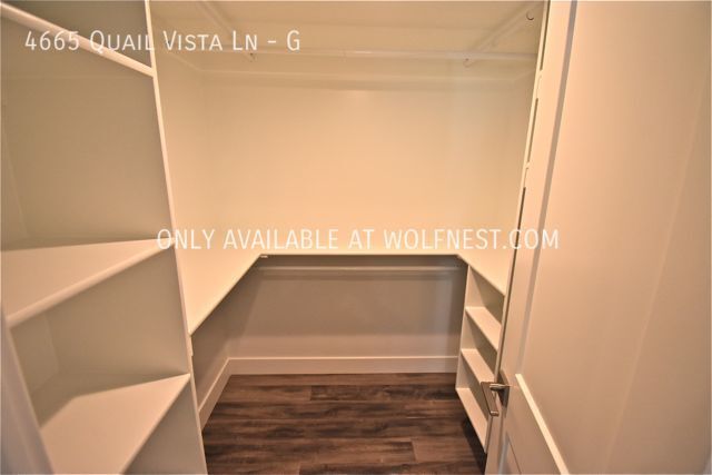 Building Photo - Remodeled 1 Bed Millcreek Condo! No Deposi...