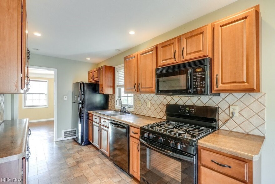 Kitchen - 28008 Sites Rd