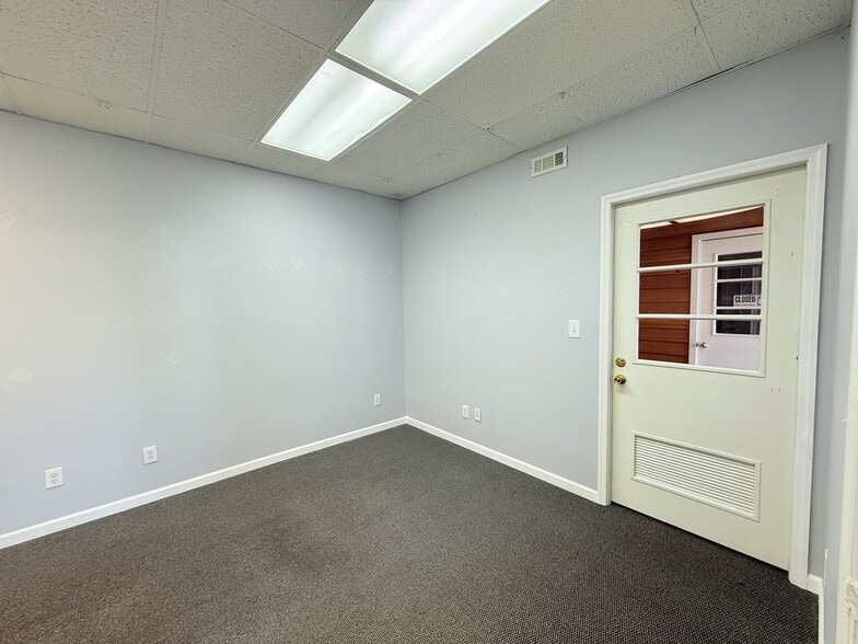 Building Photo - 311 N Jackson St