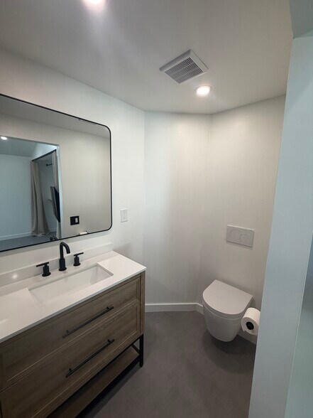 Building Photo - 86 Sherwood Dr