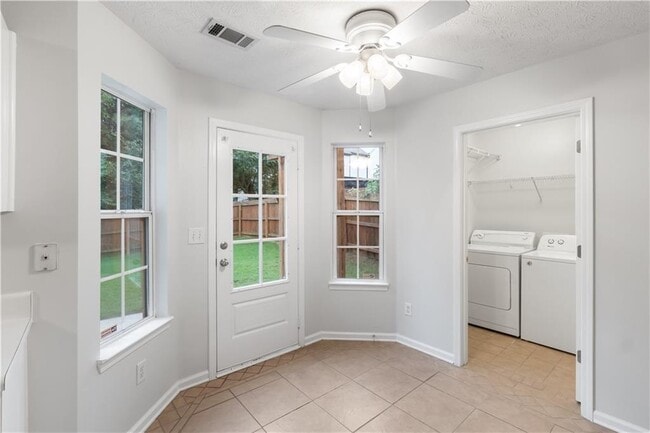 Building Photo - 3870 Safehaven Dr