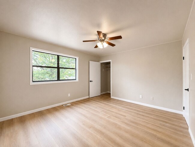Building Photo - Remodeled 2 Bed/ 1.5 Bath Townhouse in Batesville!
