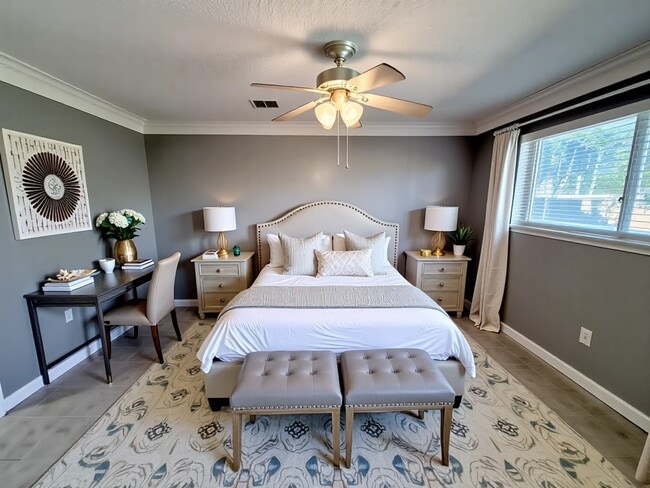 Building Photo - 1802 Oaklawn St