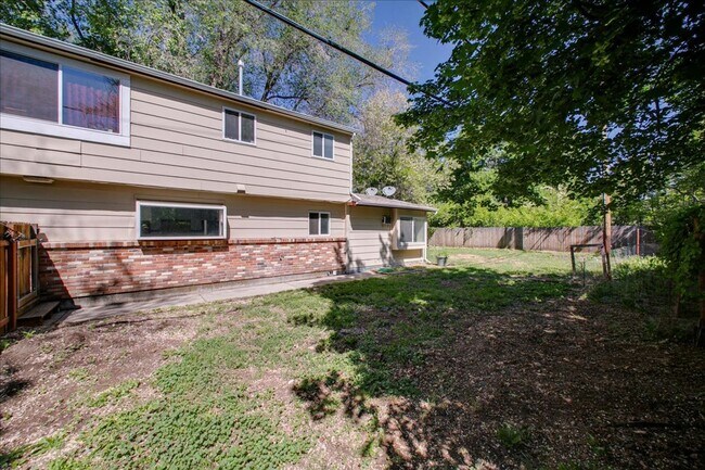 Building Photo - Newly Remodeled Boise Bench Duplex
