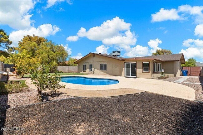 Building Photo - 667 W Pecos Ave