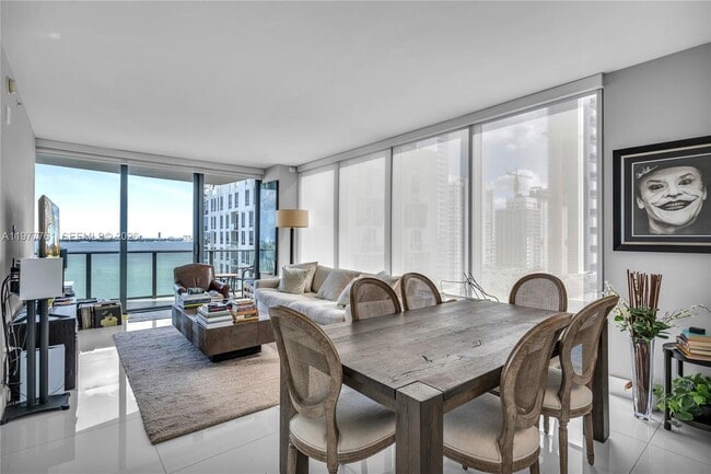 Building Photo - 460 NE 28th St