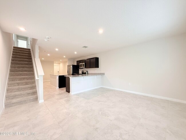 Building Photo - 5885 Creekside Crossing Dr