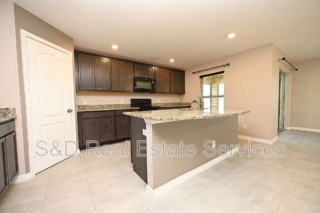 Building Photo - 1563 Swan Lake Cir