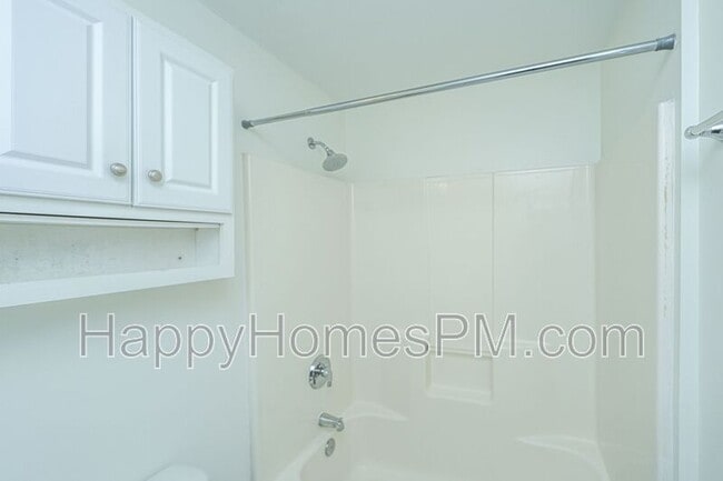 Building Photo - 338 King St