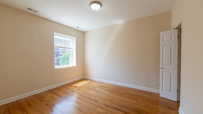 Building Photo - 4609 N Kimball Ave