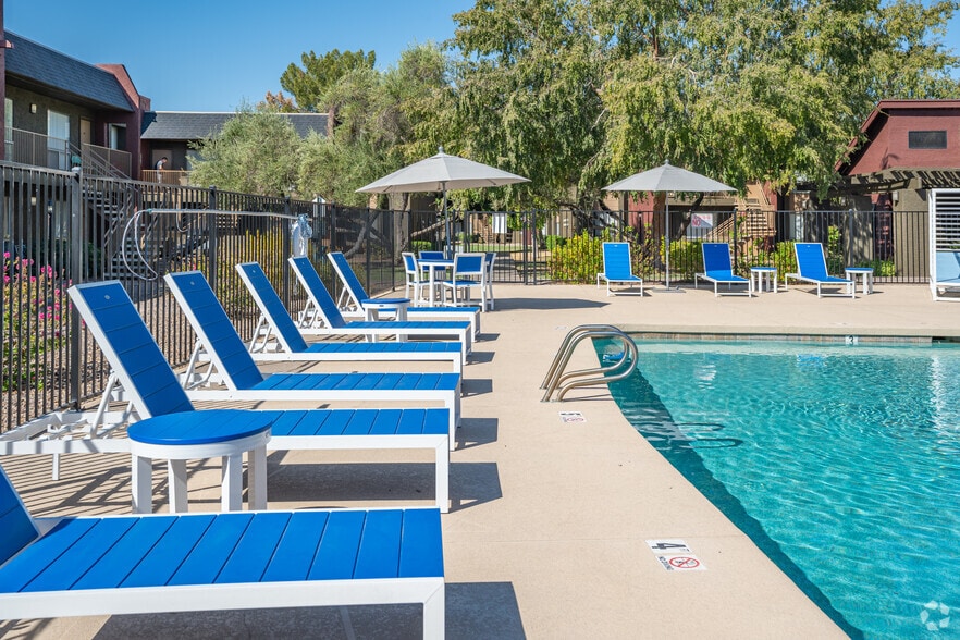 Pool - Eastridge Apartments
