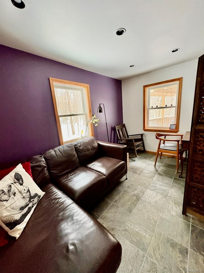 Building Photo - 84 Country Rd