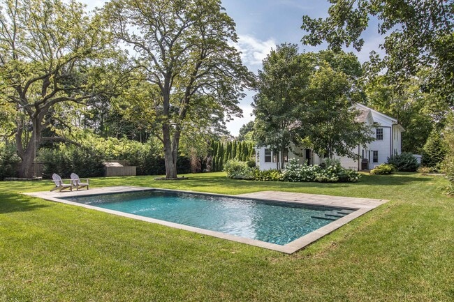 Building Photo - 274 Main St