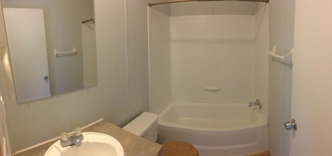 Building Photo - 3-bedroom 2-bathroom Modular Home in Babcock Vista!