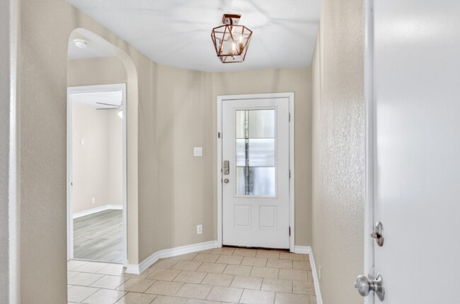 Building Photo - 8745 Ironwood Hill