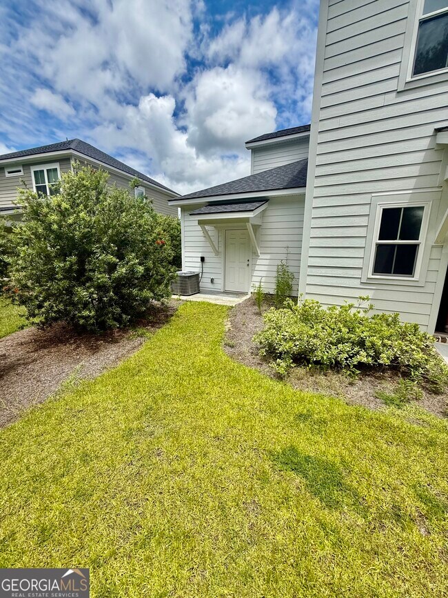 Building Photo - 85 Lake Lily Dr