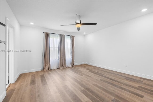 Building Photo - 4048 Veleiros Ave