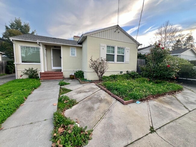 Building Photo - 127 22nd Ave