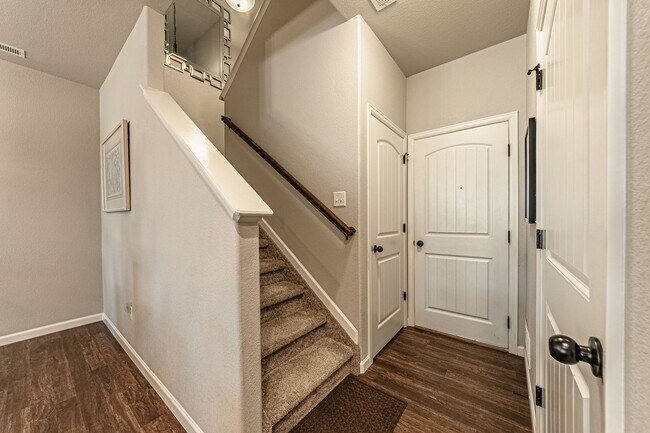 Building Photo - Cozy Fully Furnished  COS Townhome