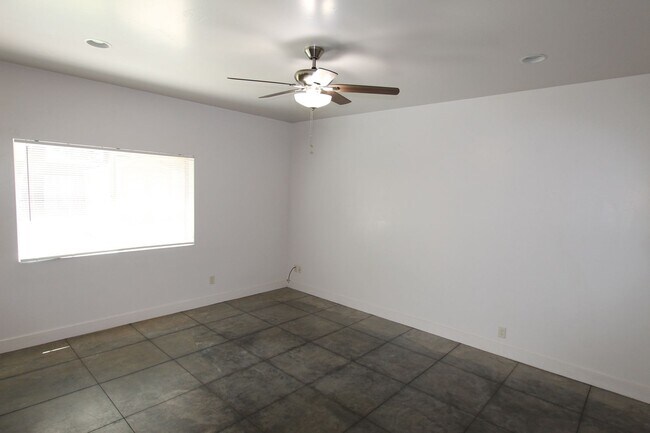 Building Photo - 3BR Home in Mountainaire | Open Layout + Fenced Yard