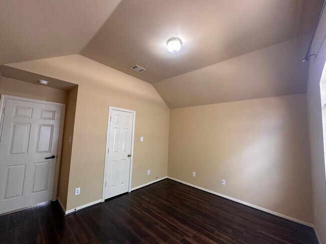 Building Photo - 1607 Parkview Ln