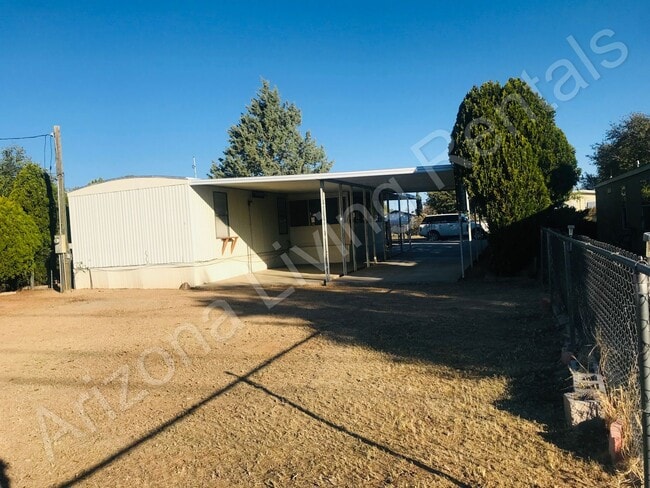 Building Photo - 2 BEDROOM WITH LARGE FENCED YARD