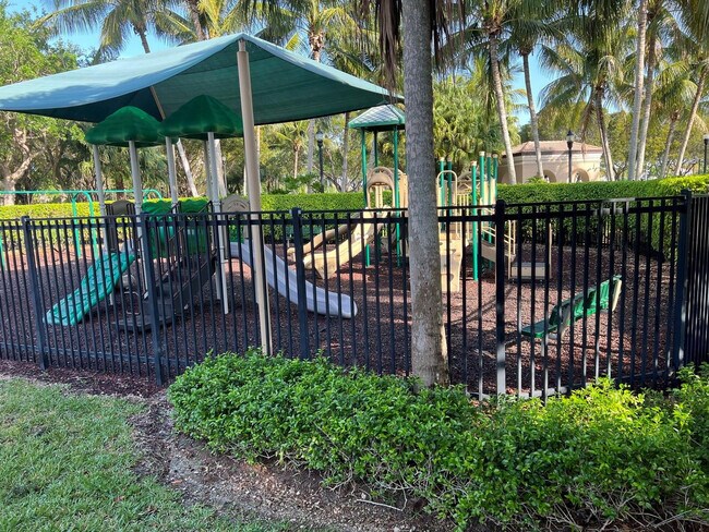 Building Photo - 4926 Ave