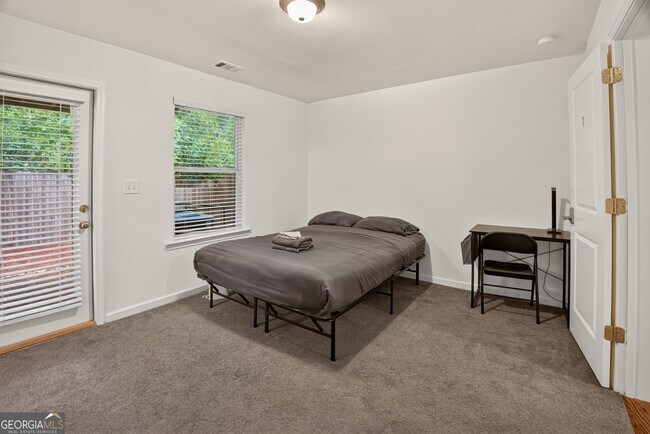 Building Photo - 865 Society Cir
