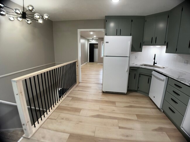 Building Photo - 211 Lakewood Dr