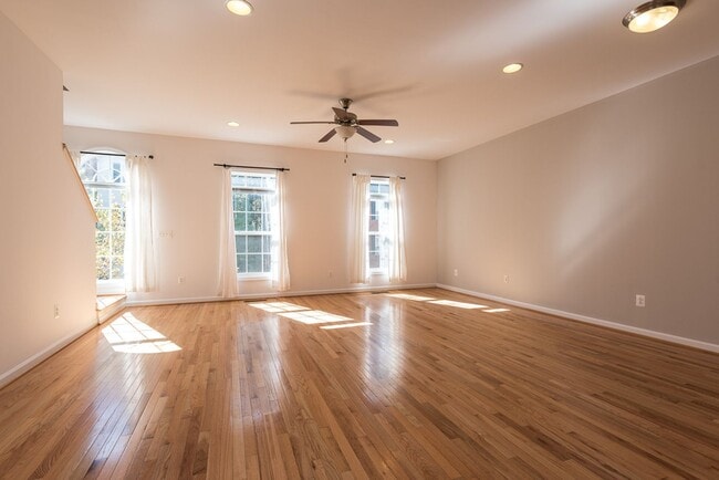 Building Photo - 151 Brookwood Dr