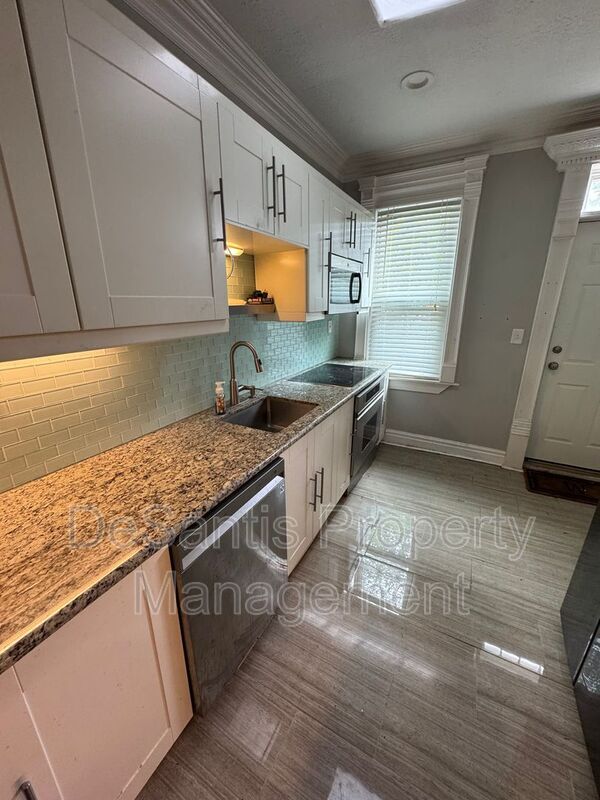 Building Photo - 5424 Harrison St