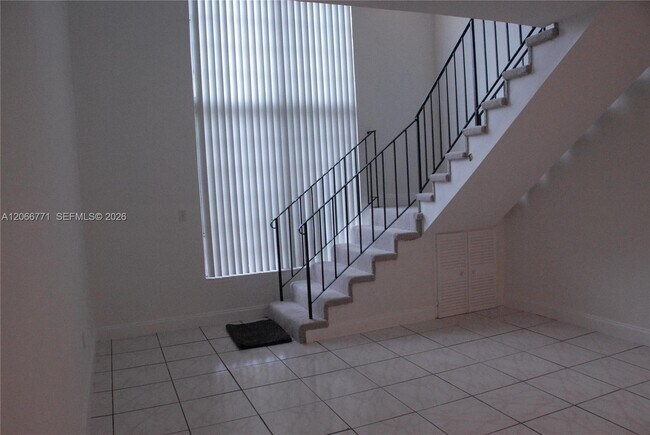 Building Photo - 10907 N Kendall Dr