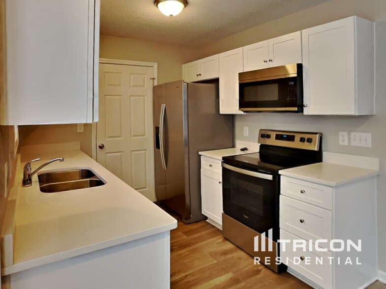 Building Photo - 2432 Egret Dr