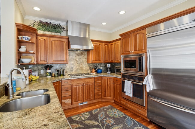 Building Photo - 535 Fillmore St