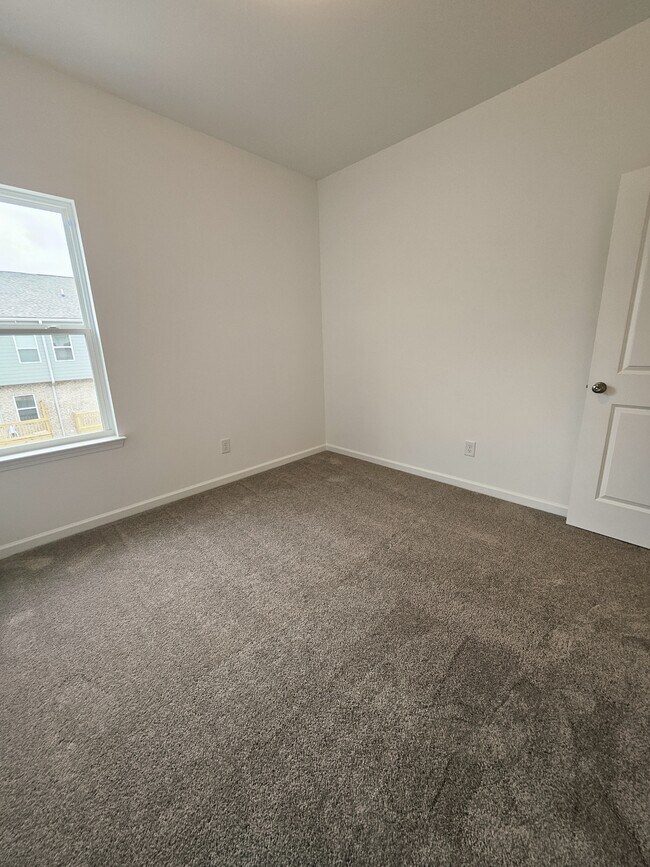 Building Photo - 128 Rosebush Ln