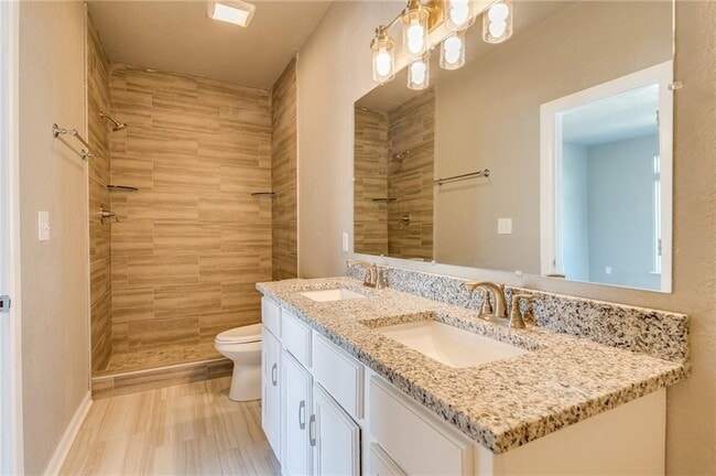 Building Photo - 402 E Hemlock St