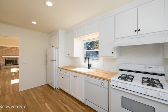 Building Photo - 361 Meadowbrook Ave