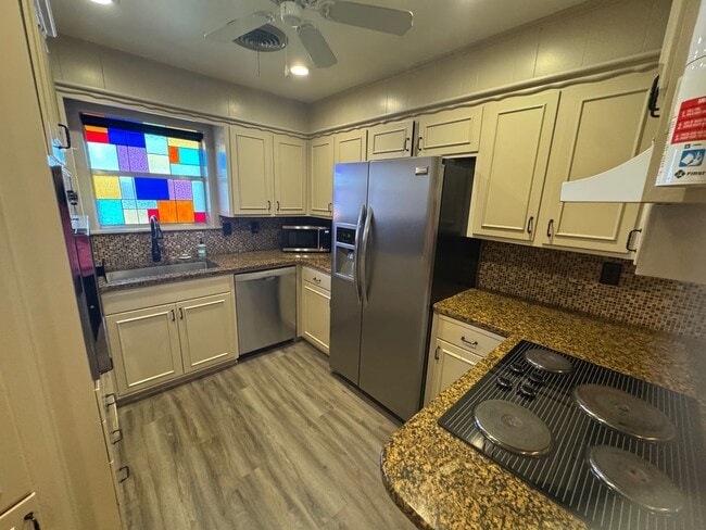 Building Photo - 550 E N 19th St