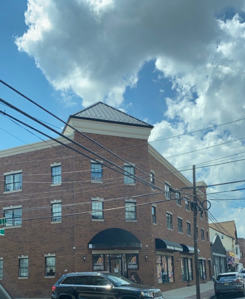 Building Photo - 318 21st Ave