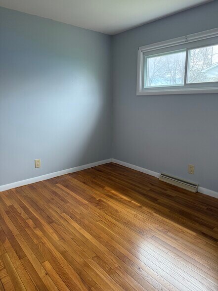 Building Photo - 2 Sunrise Dr