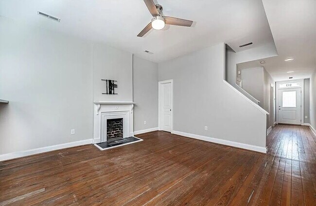 Building Photo - 513 S Laurel St