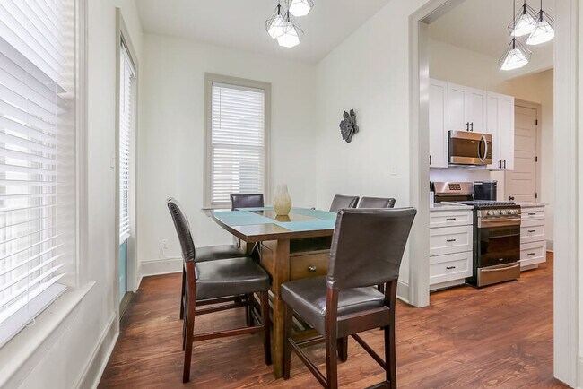 Building Photo - 2209 Louisiana Ave